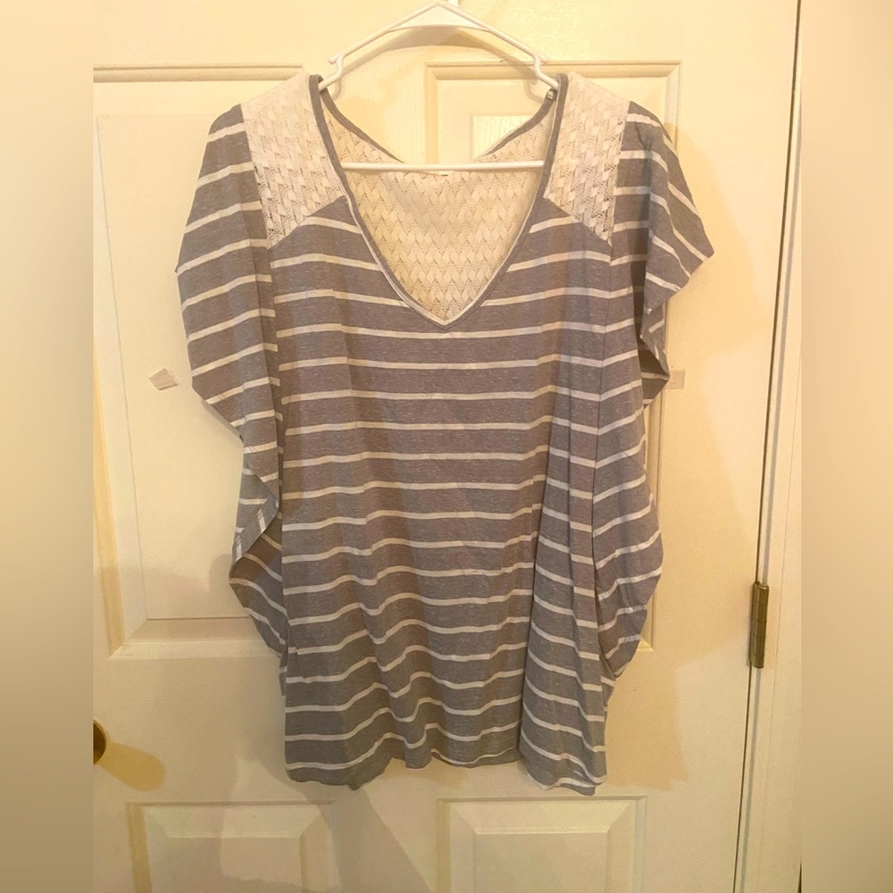 Flutter sleeve jersey and lace top